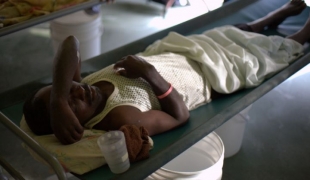 Dans le centre de traitement du choléra de Delmas 33 à Port au Prince en Haïti  Mai 2011
