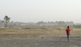 Deux semaines après le début des opérations militaires au nord Mali MSF continue de travailler dans les régions de Mopti Gao et Tombouctou. Hier matin une équipe médicale de MSF a pu se rendre à Konna une ville située dans la zone charnière de co