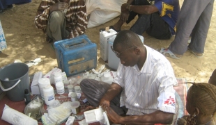 Consultations médicales dans les environs de Tombouctou.