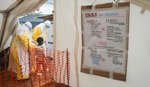 Centre de traitement Ebola géré par MSF à Kailahun en Sierra Leone.