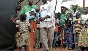 Zone de triage du dispensaire MSF de l'aéroport de Bangui décembre 2013