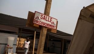 Entrée de la maternité MSF du camp de M'poko