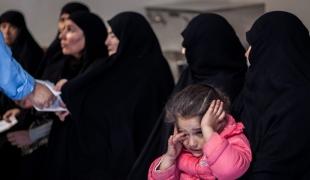 Salle d'attente de la clinique MSF à Darvazeh Ghar un quartier du sud de Téhéran