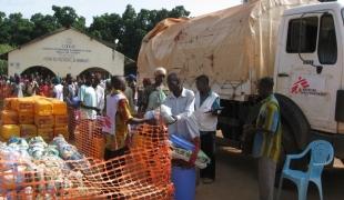 Distribution de biens de première nécessité Batangafo RCA Juin 2013