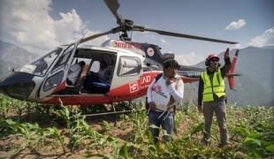 Pour accéder aux villages de montagne dans des régions reculées l’hélicoptère est le seul moyen de transport.