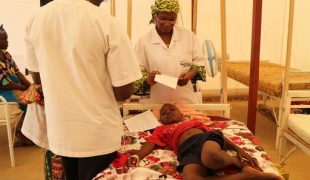 Depuis le 23 mars 2015 en collaboration avec le ministère de la Santé MSF a pris en charge près de 4 000 patients au centre de Lazaret de Niamey capitale du Niger