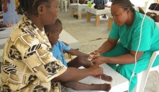 Dans le centre de traitement du choléra de Sarthe à Port au Prince  décembre 2010