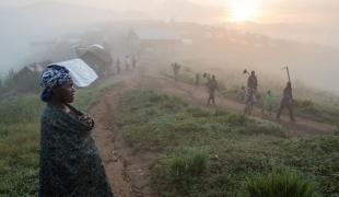 Lever du jour dans un camp de déplacés du Nord Kivu. Copyright Gwenn Dubourthoumieu