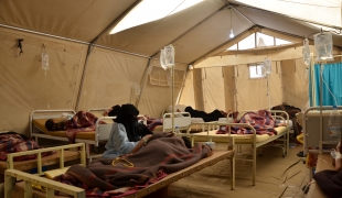 Le centre de traitement du choléra de MSF à Khamir au Yémen. Depuis début mai le nombre de cas de choléra ne cesse d'augmenter dans 18 gouvernorats sur 22. Ce centre de traitement du choléra a soigné plus de 1200 personnes en moins de deux semaines