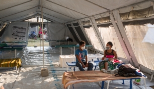 Les patients affectés par la peste sont mis en quarantaine et hébergés dans des tentes.