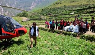 Des équipes MSF explorent par hélicoptère des villages reculés qui ont été touchés par le séisme du 25 avril et où l'aide n'est pour l'instant pas encore parvenue.