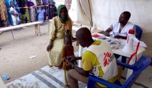 Les équipes MSF ont procédé à un dépistage de la malnutrition chez les enfants de moins de 5 ans du camp de Bama.