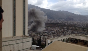 Vue aérienne de Taiz pendant un bombardement le 3 juin 2015.