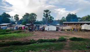 Des milliers de personnes ont trouvé refuge dans l’enceinte de l’hôpital de Batangafo soutenu par MSF.