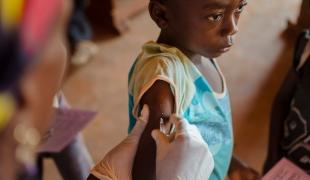 Vaccination contre la rougeole à Bria en RCA mars 2015. MSF