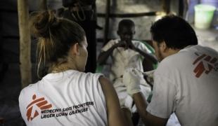 MSF continue de fournir des soins médicaux dans deux camps de réfugiés à Jamam et Doro dans l’état du Nil Supérieur qui abritent aujourd’hui près de 90 000 réfugiés qui ont fuit les violences au Soudan dans l’état du Nil Bleu au nord de la