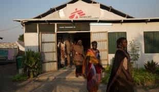 A Malakal MSF gère un hôpital de 50 lits incluant une salle d'urgence ouverte 24h/24 et travaille aussi dans une autre salle d'urgence à l'intérieur même du site de protection des civils. Novembre 2015 Anna Surinyach/MSF