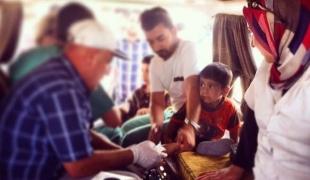 MSF a mis en place des cliniques mobiles pour vacciner les enfants comme ici à Al Hassakeh dans le nord de la Syrie en mars dernier.