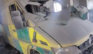 Une ambulance détruite par le bombardement du 26 septembre sur l'hôpital Hama Central/Sham.