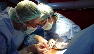 Chirurgie dans un hôpital MSF du nord de la Syrie  janvier 2013
