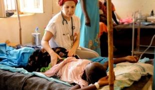Veronica dans la maternité de l'hôpital d'Aweil gérée par MSF.