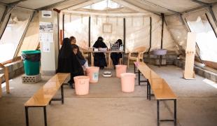 La zone de triage à l'entrée du CTC de l'hôpital Al Thawra dans le gouvernorat d'Ibb le 19 septembre 2017. Lors du pic de l'épidémie de choléra cette zone était remplie de patients. Florian Seriex/MSF