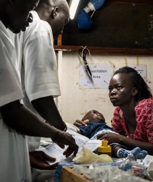 Bakhita Mongu, 22 ans, est sage-femme MSF depuis 2 ans à l'hôpital d'Aweil au Soudan du Sud.