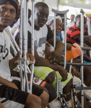 MSF offre des soins spécialisés en traumatologie dans la capitale Port-au-Prince et sa région, à Haïti. Nos équipes travaillent dans le quartier défavorisé de Martissant à Port-au-Prince et à Tabarre.