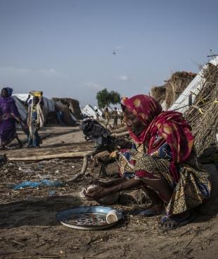 Scène de vie quotidienne dans le camp de réfugiés de Rann, dans l’Etat de Borno, dans le nord-ouest du Nigeria, en juillet 2017.