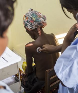 Une femme séropositive en consultation à l'hôpital MF de Kinshasa en République démocratique du Congo, juin 2017.