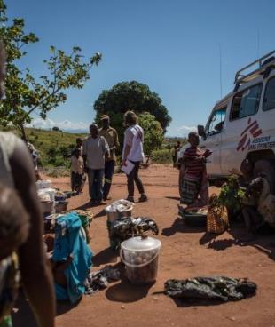 Médecins Sans Frontières teams driving to the Kalonda camp near Kalemie in Tanganyika province. Democratic Republic of the Congo. May 2017. ©Lena Mucha