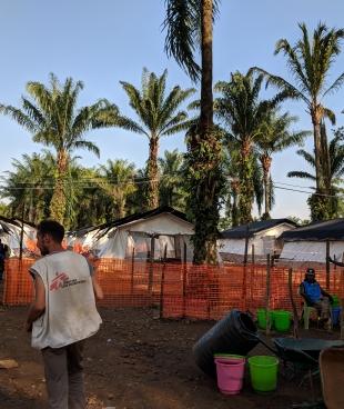 Centre de traitement d'Ebola ouvert par MSF à Mangina en RDC. 