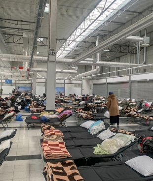 Site d'hébergement temporaire à Korczowa, dans le sud-est de la Pologne, pour les personnes qui ont fui l'Ukraine depuis le début du conflit. (28 février, 2022)