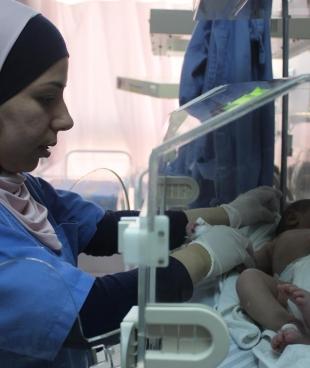 De nombreuses mères réfugiées syriennes accouchent prématurément de bébés qui ont besoin de soins néonatals. Ils sont pris en charge par MSF à Irbid, dans le nord de la Jordanie.