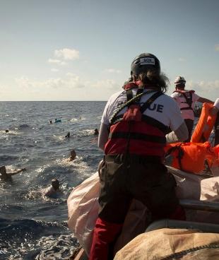 Lors de ce sauvetage effectué le 1er novembre 2017, plus de 500 personnes ont été mises en sécurité à bord d'Aquarius, mais un nombre inconnu de personnes disparues ont été déclarées présumées noyées.