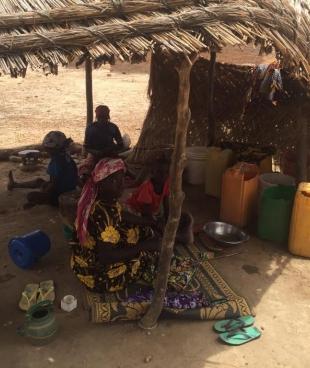 Mariama a fui Dan Nabaya, son village au Nigeria, avec sa famille