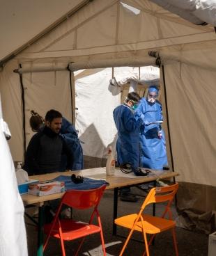 En Belgique, consultation par l'équipe MSF d'un patient yéménite potentiellement infecté par le Covid-19.
