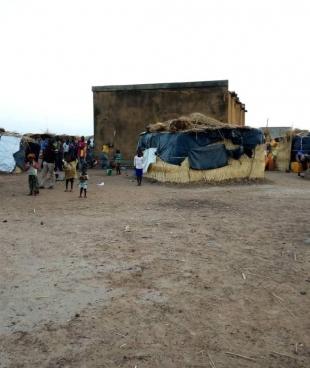 Des familles de personnes déplacées à Fada, dans l'est du Burkina Faso.