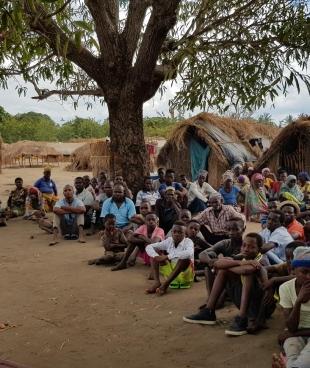 En décembre 2020, MSF a lancé un programme de soins de santé mentale dans des camps de déplacés de la banlieue de Pemba, la capitale de la province de Cabo Delgado. Mozambique.