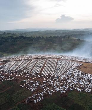Vue aérienne du camp de Rhoe, situé à 8 kilomètres du village de Drodro et à 65 km au nord-est de la ville de Bunia, chef-lieu de la province de l'Ituri.