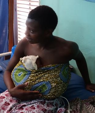Kpaktitcho maman de jumeaux à la maternité de Katiola en Côte d'Ivoire