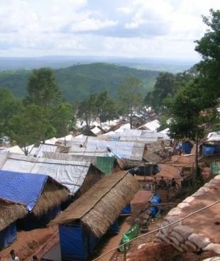 Camp de Hmongs originaires du Laos ayant trouvé refuge à Huai Nam Khao au nord de la Thaïlande en 2007.