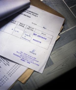 Médecins Sans Frontières a commencé un programme de traitement des malades du sida par antirétroviraux (ARV) à la Blue House une structure de santé qui accueille des patients vivant dans le bidonville de Matharé à Nairobi.