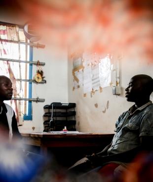 Consultation de santé mentale à l'hôpital MSF de Mweso, en RDC. Septembre 2017