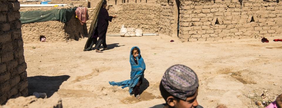 On estime que 150 000 personnes ont fui les combats et une sécheresse, et se sont réfugiées dans des camps à Herat en 2018. C'est dans cette ville du nord-ouest de l'Afghanistan que se trouve un hôpital régional couvrant les provinces de Herat, Farah, Badghis et Ghor, touchés par une intensification du conflit et une vague de sécheresse.