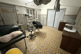 La salle des soins de la clinique MSF de la ville de Gaza, vide après la suspension des activités de MSF en raison de l'offensive militaire israélienne. Ville de Gaza, Gaza, septembre 2025. 