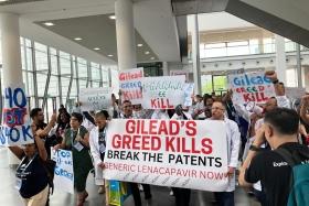 Lutte contre le VIH : MSF appelle le laboratoire pharmaceutique Gilead à lever les restrictions sur un médicament clé  