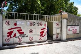 Haïti : MSF contrainte d’évacuer son hôpital de Cité Soleil et d’y suspendre temporairement ses activités  