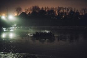 A rubber boat leaving the French coasts to England