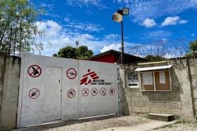 Vue d'une des entrées de l'hôpital MSF de Tabarre, mai 2025.